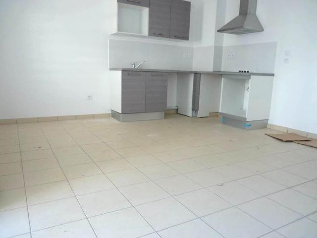 Location Appartement 2 pièces 50m² STE CLOTILDE 97490