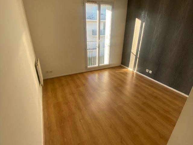 Location appartement 2 pièces, 51.64m², Sainte Geneviève des Bois