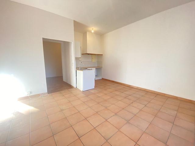 Location appartement 2 pièces, 51.76m², Lézignan Corbières