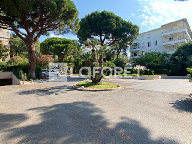 Location Appartement 2 pièces 51 m2 Cannes
