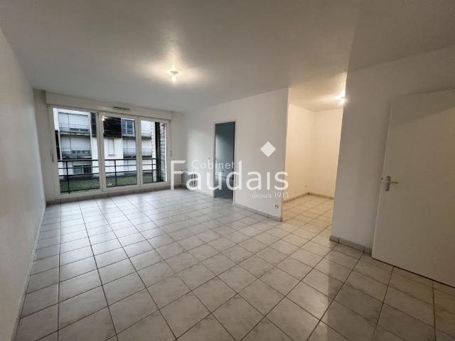 Location Appartement 2 pièces 51m² ST LO 50000