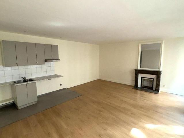 Location Appartement 2 pièces 51m² PARIS 10ème