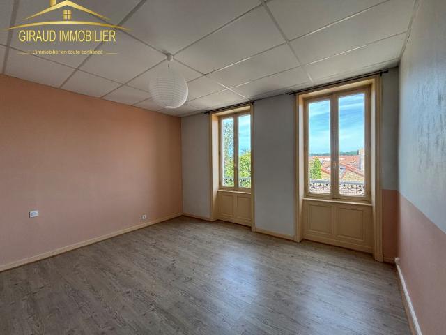 Location Appartement 2 pièces 52m² CHARLIEU 42190