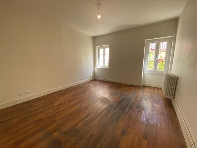 Location Appartement 2 pièces 52m² BELLEVILLE 69220