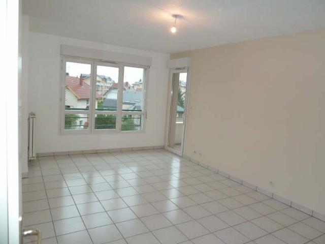 Location Appartement 2 pièces 57m² BARBERAZ 73000