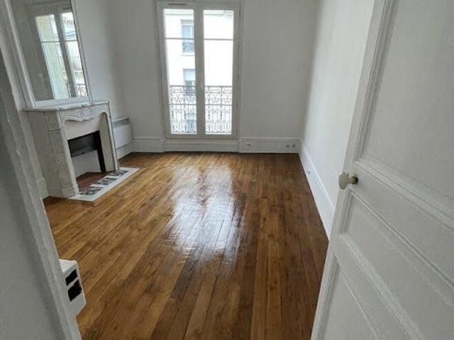 Location Appartement 2 pièces 54 m2 Paris 18ème