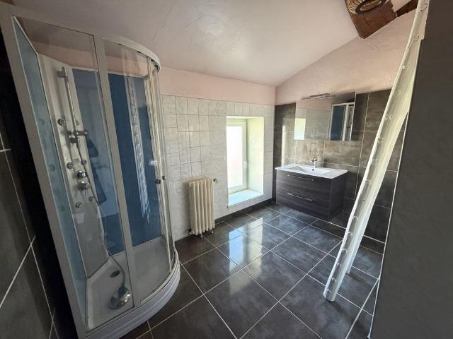 Location Appartement 2 pièces 59m² FEILLENS 01570
