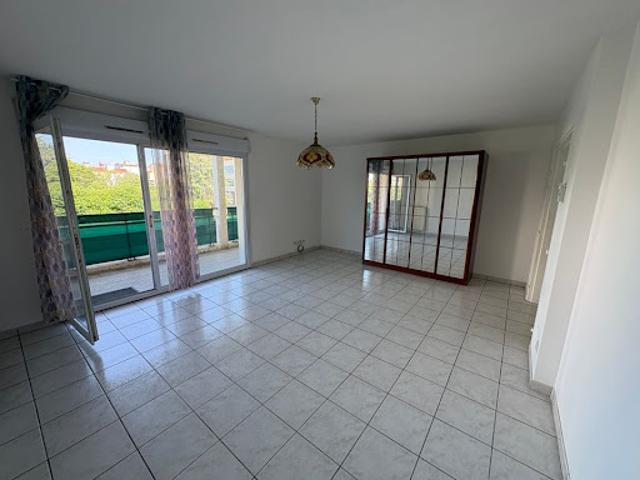 Location Appartement 2 pièces 61 m2 Meyzieu