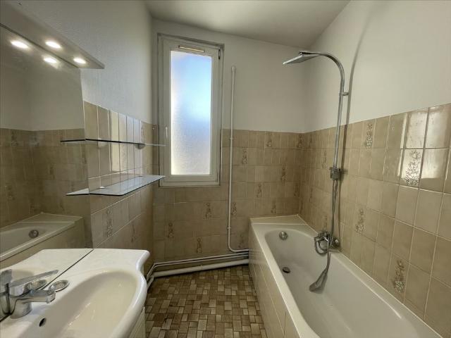 Location Appartement 2 pièces 67m²