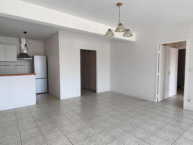Location Appartement 2 pièces 67m² CHATEAUROUX 36000