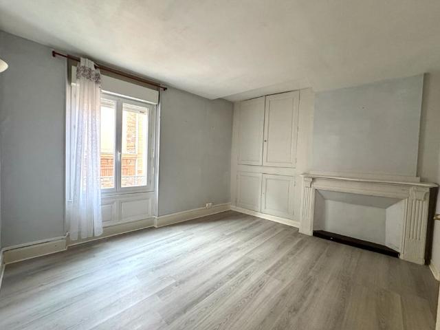 Location appartement 2 pièces, 64.00m², Gaillac