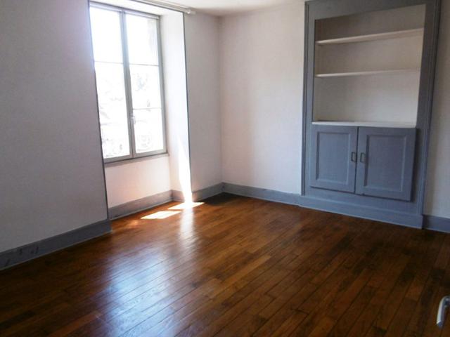 Location Appartement 2 pièces 64m²