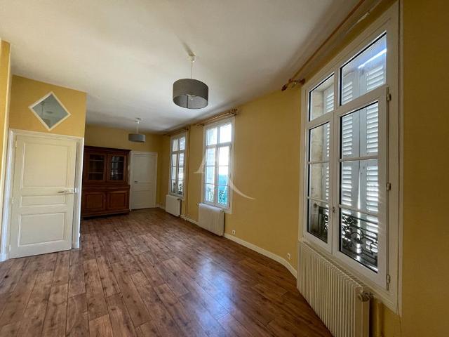 Location Appartement 2 pièces 65m² FONTENAY LE COMTE 85200