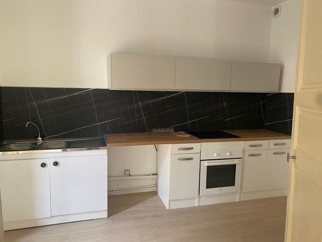 Location appartement 2 pièces, 66.85m², Bédarieux