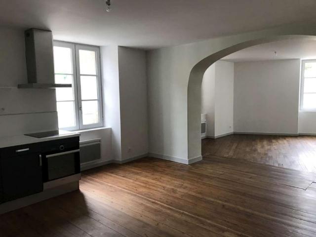 Location Appartement 2 pièces 66m² MONTMORILLON 86500