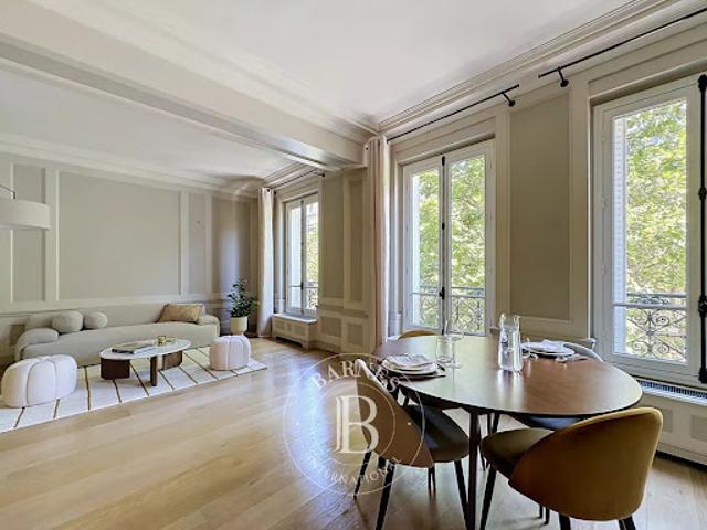 Location Appartement 2 pièces 70.13 m2 Paris 7ème