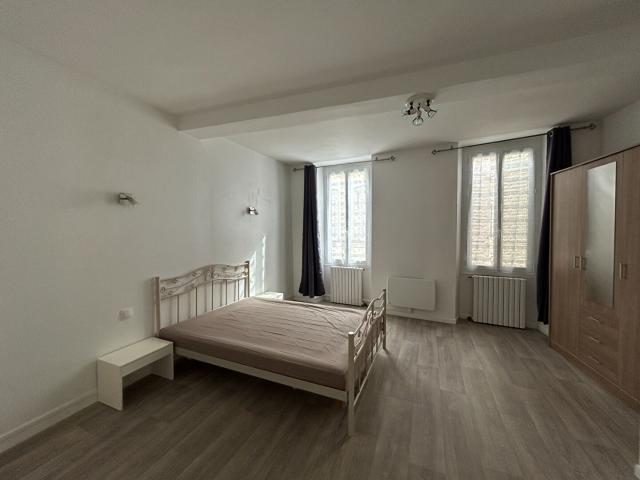 Location appartement 2 pièces, 74.90m², Jonzac