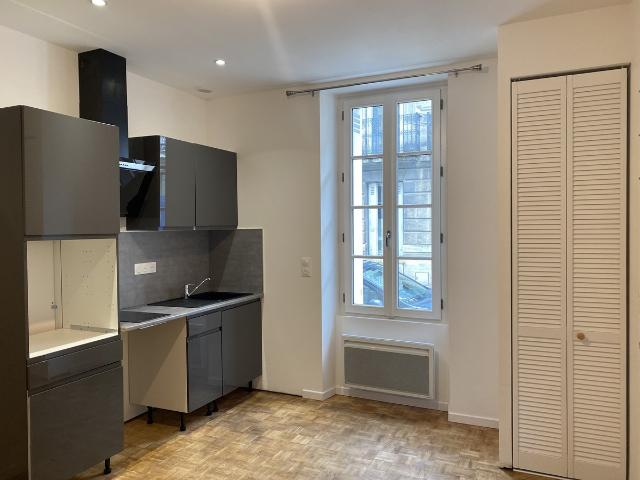 Location Appartement 2 pièces 27m² BORDEAUX 33000