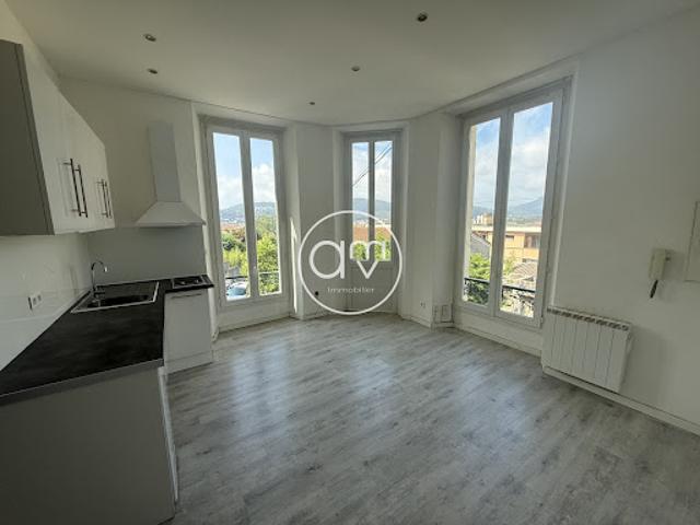 Location Appartement 2 pièces 26.83 m2 Hyeres