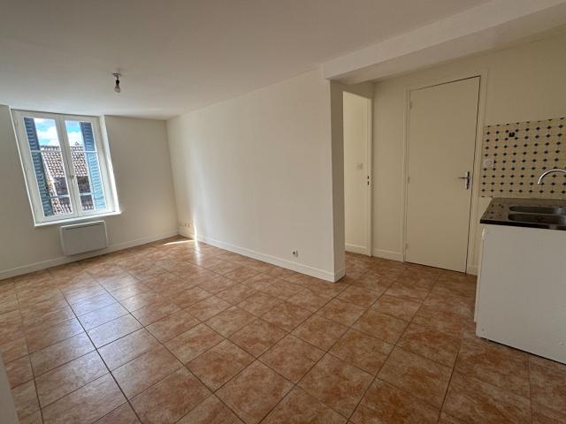 Location appartement 2 pièces, 29.00m², Romorantin Lanthenay