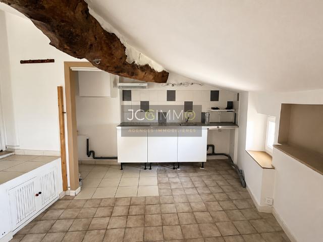Location Appartement 2 pièces 29m² SOLLIES VILLE 83210