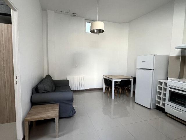 Location appartement 2 pièces, 33.44m², Montreuil