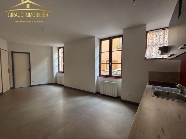 Location Appartement 2 pièces 33m² CHARLIEU 42190