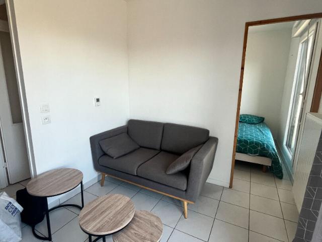 Location appartement 2 pièces, 30.40m², Saint Chéron