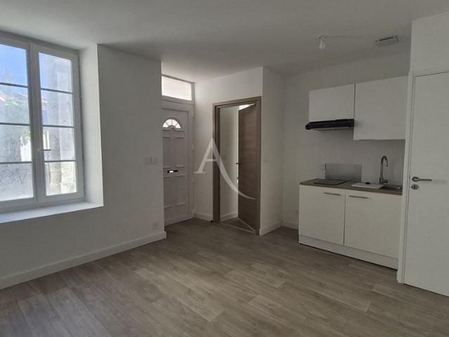 Location appartement 2 pièces, 32.79m², Saint Jean d'Angély