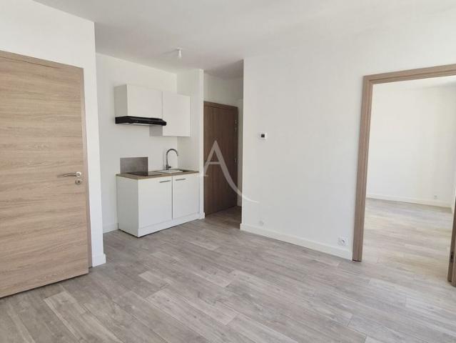 Location appartement 2 pièces, 32.00m², Saint Jean d'Angély