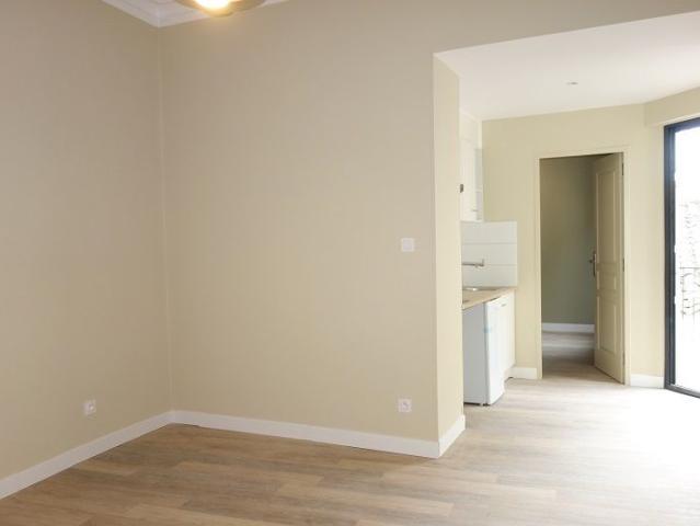Location Appartement 2 pièces 32m² NIMES 30000