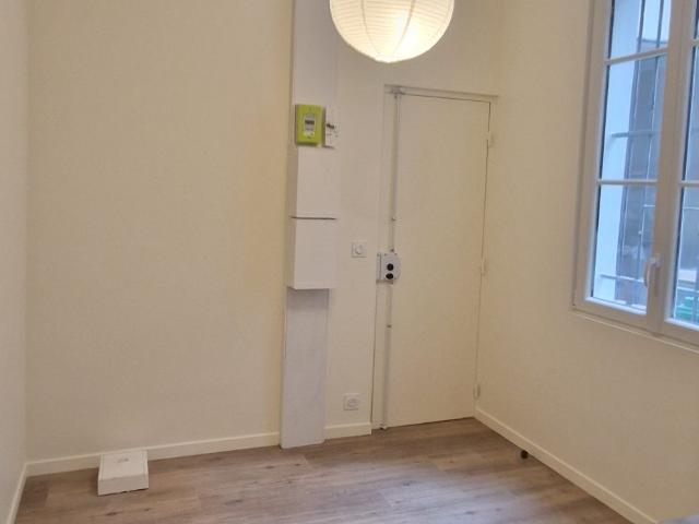 Location Appartement 2 pièces 32m² PARIS 10ème