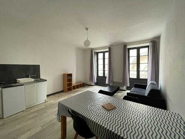 Location appartement 2 pièces, 37.00m², Fontenay le Comte