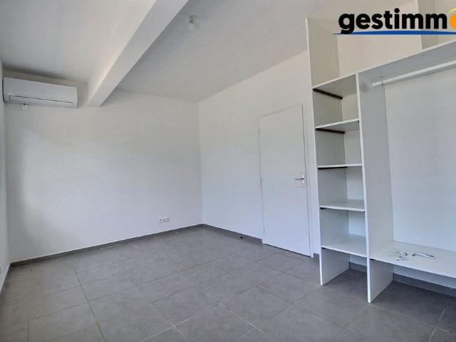 Location Appartement 2 pièces 37m² MACOURIA 97355