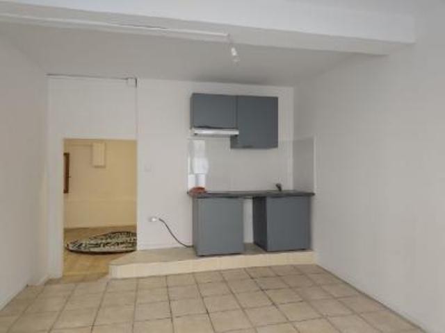 location appartement 2 pièces 34 m2 gard 30000 370 €