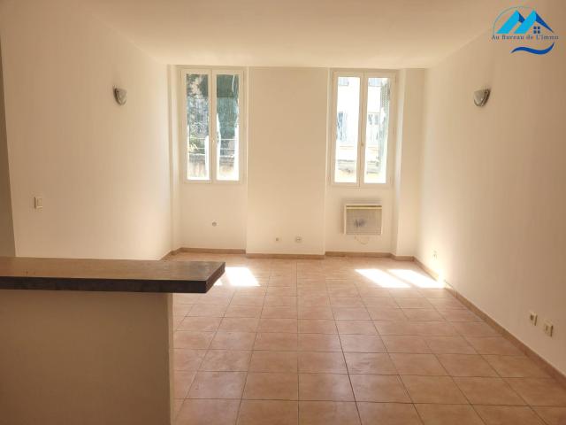 Location Appartement 2 pièces 34m² MARSEILLE 3ème