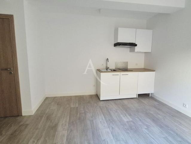 Location appartement 2 pièces, 35.00m², Saint Jean d'Angély