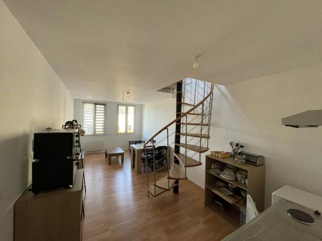 Louer appartement de 2 pièces 24 m² 415 € à Saint Quentin 02100: une annonce Arthurimmo.com