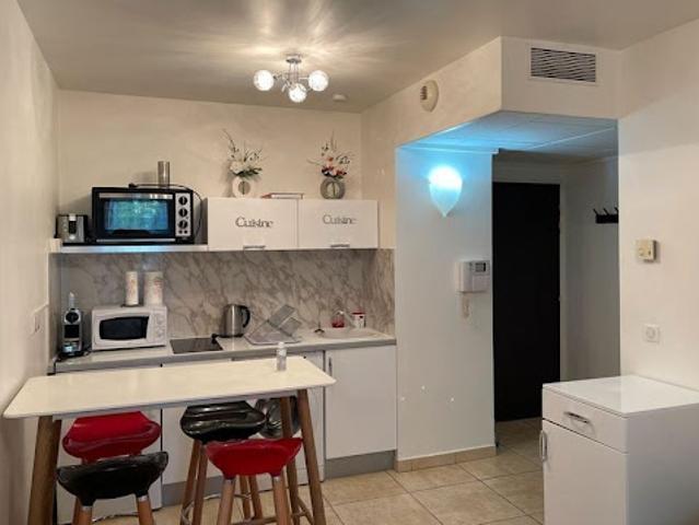 Location Appartement 2 pièces 35 m2 Marseille 8ème