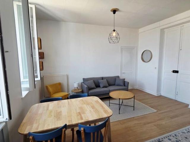 Location Appartement 2 Pièces 35 m² Meublé