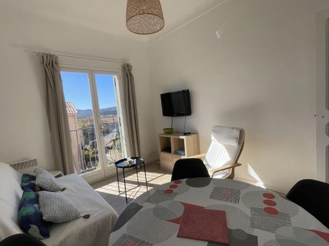 Location Appartement 2 pièces 35m² LE LAVANDOU 83980