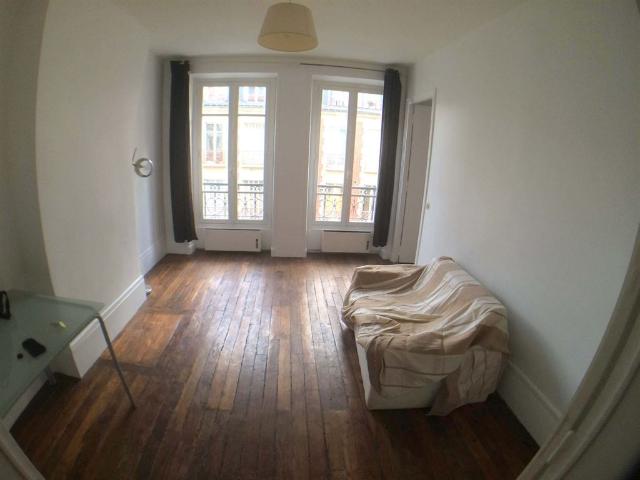 Location Appartement 2 pièces 35m² PARIS 18ème
