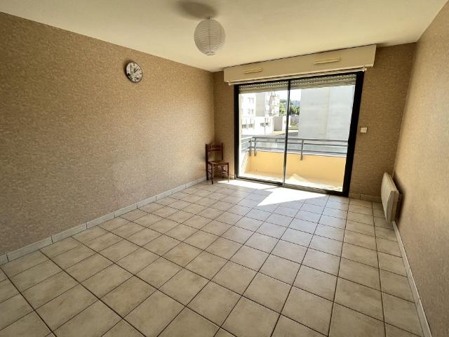 Location Appartement 2 pièces 36m² ONET LE CHATEAU 12850