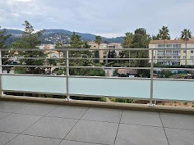 Location Appartement 2 pièces 38.42 m2 Hyeres