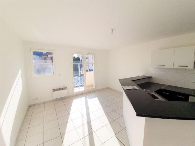 Location appartement 2 pièces, 39.00m², Sainte Geneviève des Bois