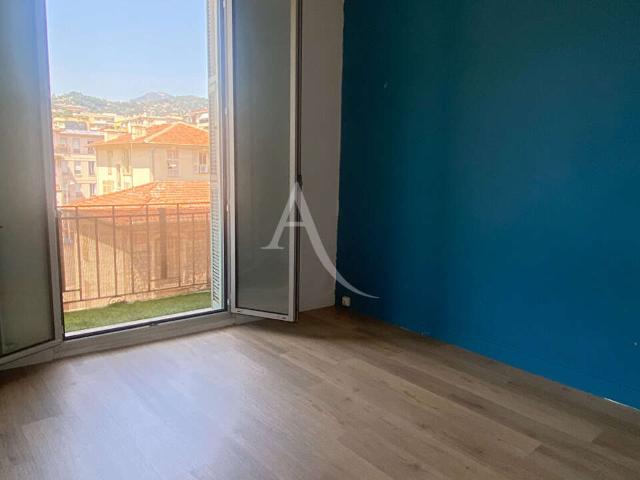 Location appartement 2 pièces 39 m² Nice 06100