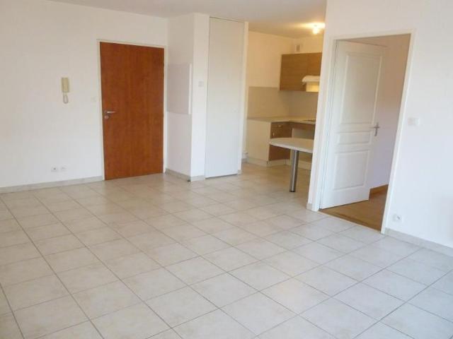 Location Appartement 2 pièces 39m² RIEUPEYROUX 12240