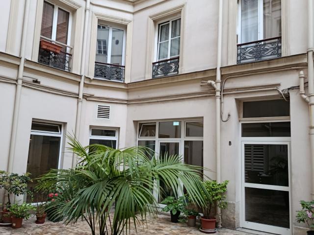 Location Appartement 2 pièces à PARIS 75011 1 pièce studio