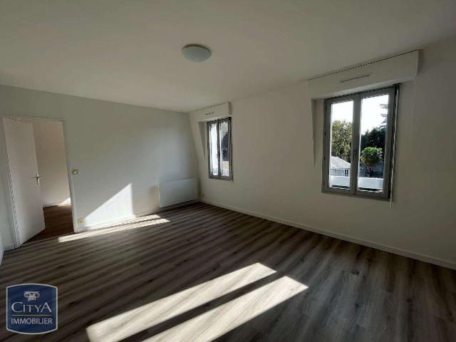 Location appartement 2 pièces Laval Centre Ville Cathédrale 53