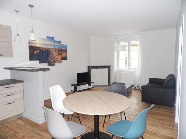 Location appartement 2 pièces Laval Centre Ville Préfecture 53